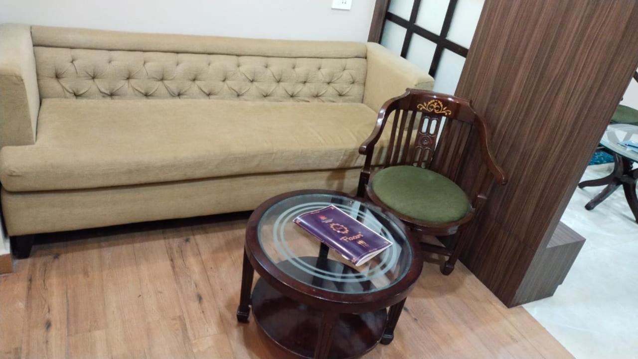 Hotel Ozas Grand Varanasi Bagian luar foto